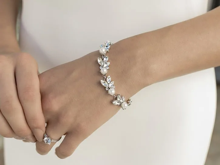 Bracelet of Pearl and Rhinestone Leaf