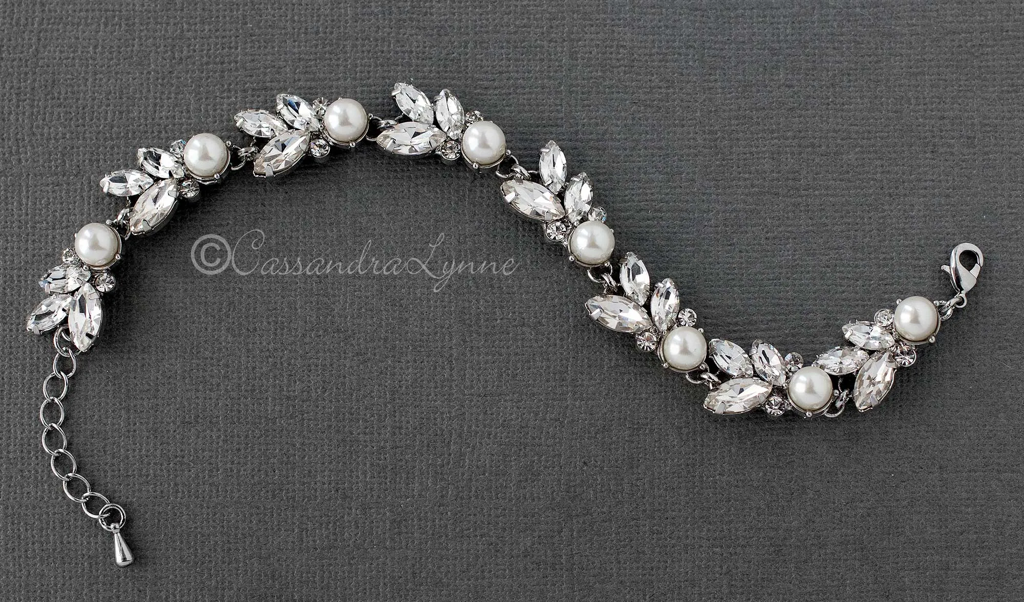 Bracelet of Pearl and Rhinestone Leaf