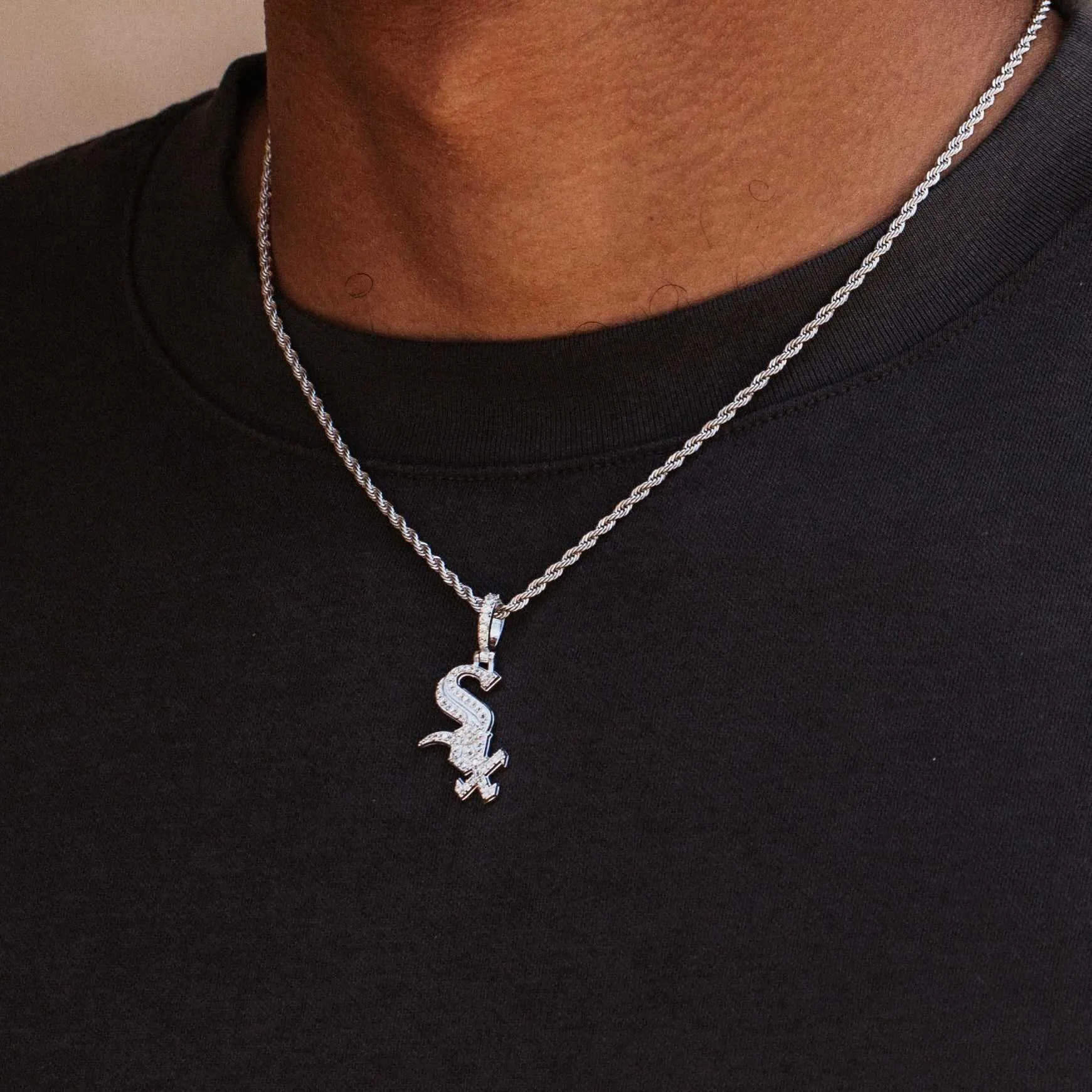 Chicago White Sox Micro Pendant in White Gold