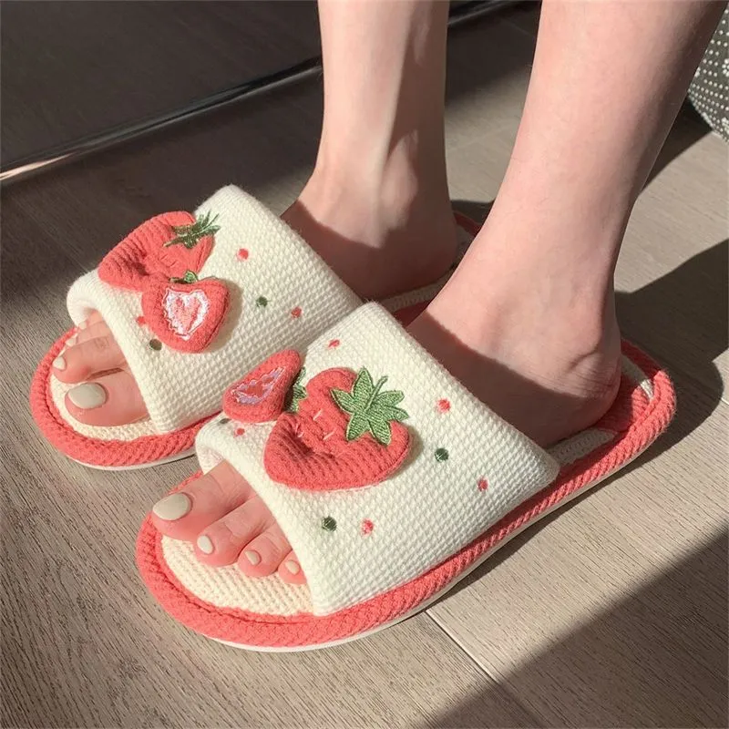 Milky strawberry slippers MK18566