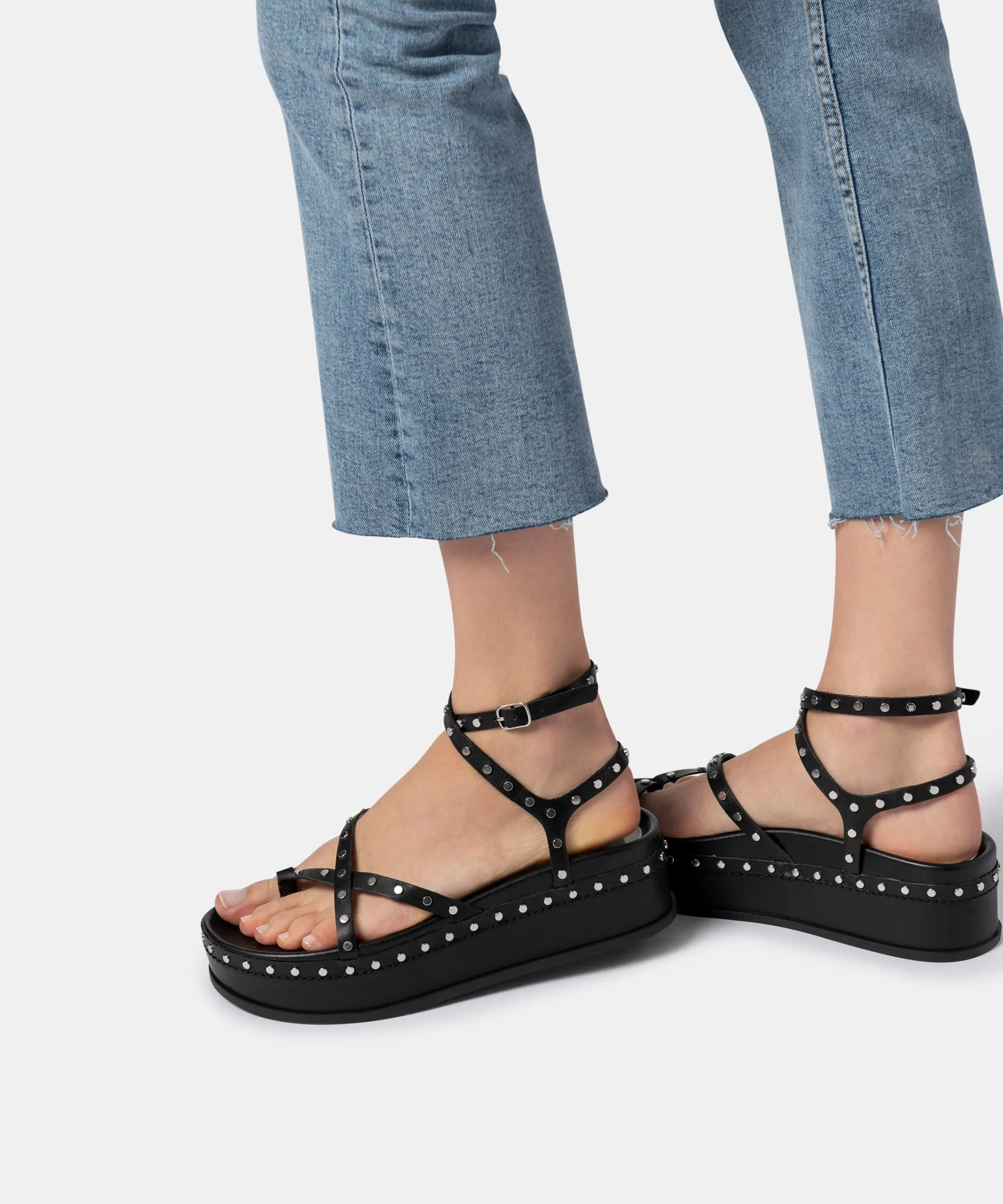 WELMA SANDALS IN BLACK - re:vita